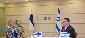 川普批评未赦免 美以施压伊朗石油 福特号航母部署 布内布拉克骚乱 拉法战况评估