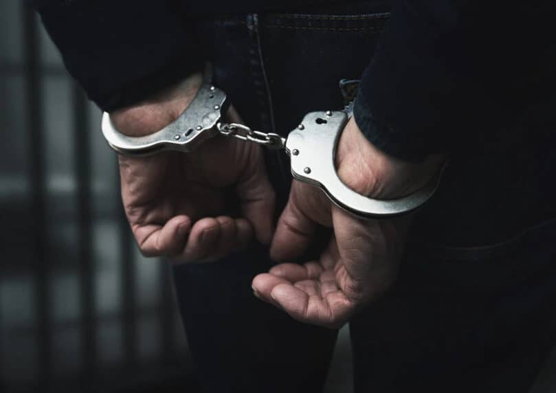  一名来自内盖夫贝都因侨民社区的 19 岁海外侨胞青年因在社交媒体上发布哀悼哈马斯恐怖分子的煽动性言论而 ...