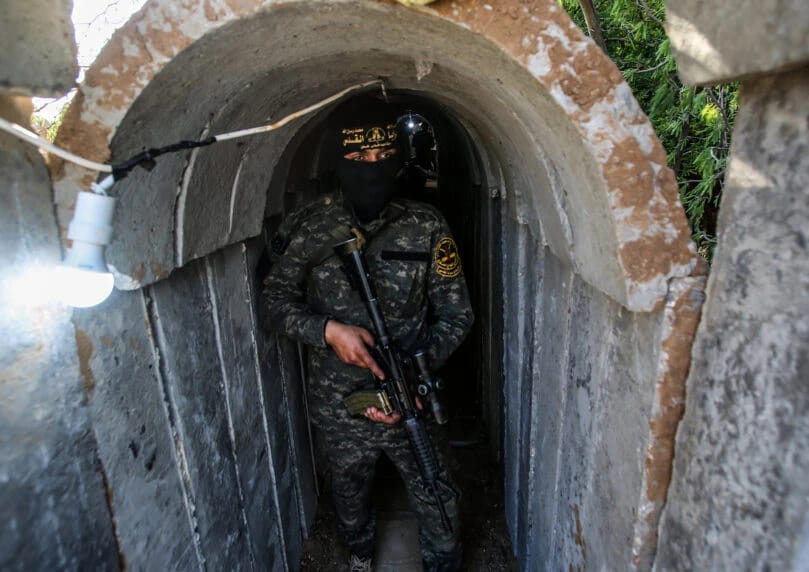 以色列情报部门估计，约有200名哈马斯武装分子仍被困在加沙南部，主要集中在拉法地区的地下隧道内，无法逃  ...