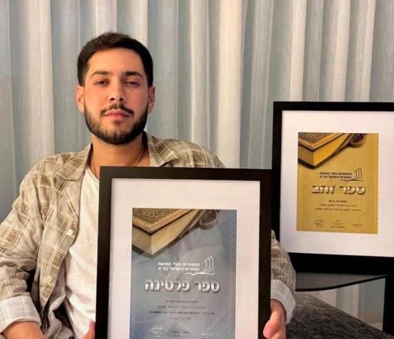 被囚禁幸存者伊莱-哈·科恩的书售出超过4万册，并荣获白金图书奖。科恩写信给他的粉丝：“我激动得心都快要 ...