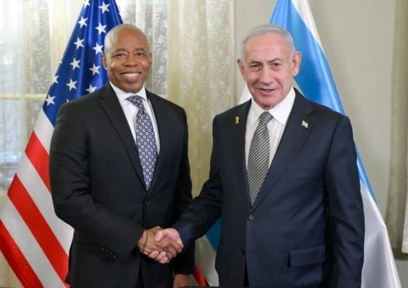 纽约市长亚当斯在任期结束前于基里亚特加特会见以色列总理内塔尼亚胡。内塔尼亚胡感谢他多年来对以色列的坚 ...