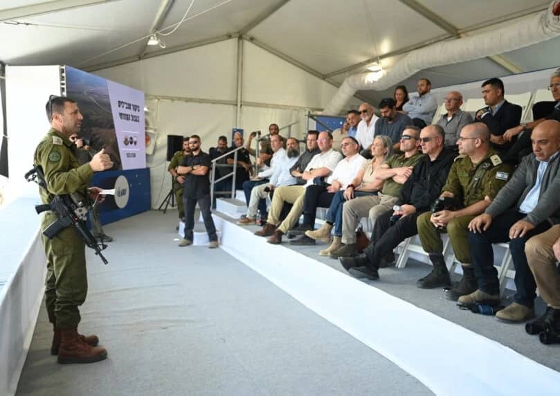 由国防部总干事和总理率领的团队视察约旦边境，制定五年计划，加强定居点、安全、经济与基础设施，以应对战 ...