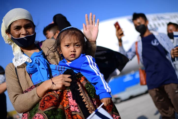 根据政府决定，未来五年约5800名印度裔人士将移民以色列。第一阶段将投入9000万谢克尔安置首批1200人，主要 ...