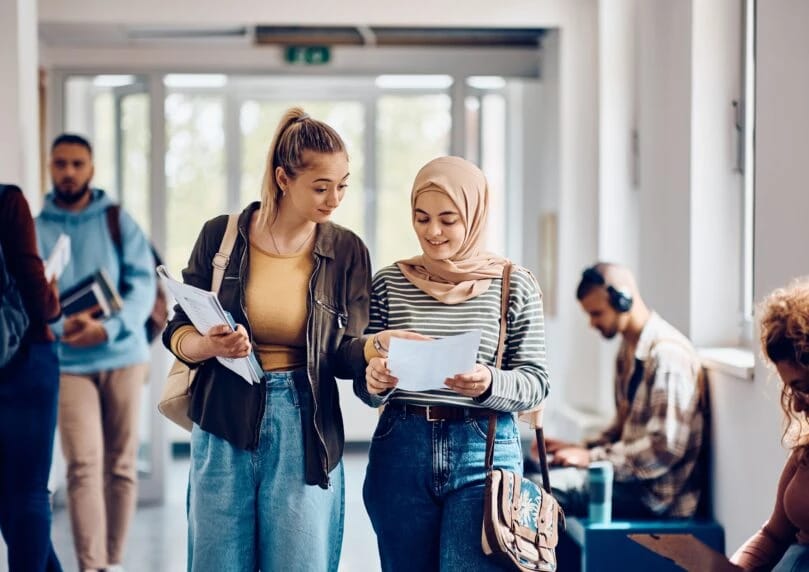 以色列多数公民服兵役、缴税、承担国防与民事义务。相比之下，以色列阿拉伯人几乎完全免除国家义务，却享有 ...