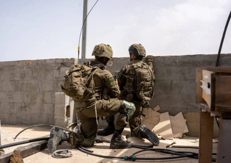 在拉法东部，以色列国防军持续针对地下武装基础设施开展行动。最新行动中又发现九名在隧道中被击毙的武装分 ...