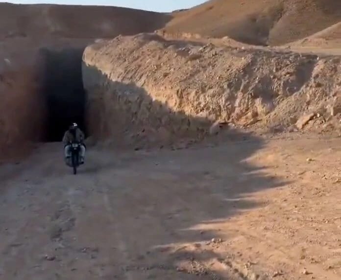 叙利亚媒体曝光叙伊边境地下隧道，称其被用于走私武器。