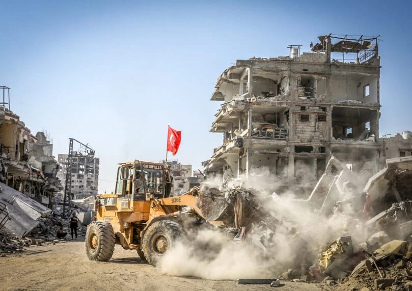 新闻14频道民调显示，59%的以色列公众支持在川普提出的框架下再次尝试瓦解哈马斯，32%的人表示反对，9%的人 ...