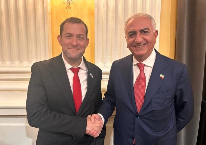 撒玛利亚地区委员会主席约西·达甘与伊朗王储礼萨·巴列维举行会晤。目前伊朗国内抗议活动频发，王储被部分 ...