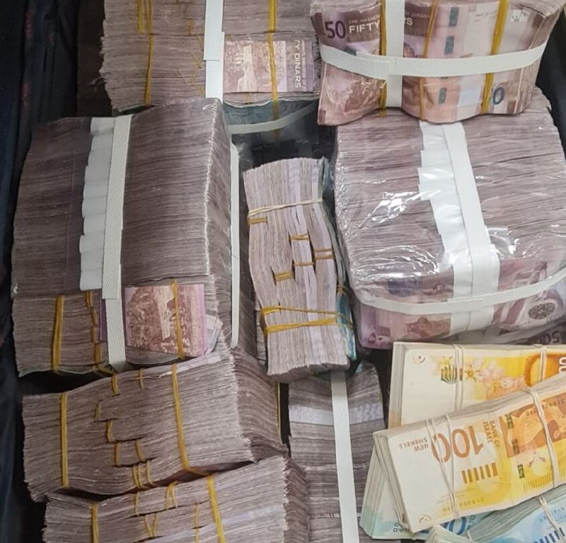 安全部队在艾伦比过境点查获超过1200万新谢克尔现金，并逮捕两名嫌疑人。这笔资金疑似用于资助恐怖组织，目 ...