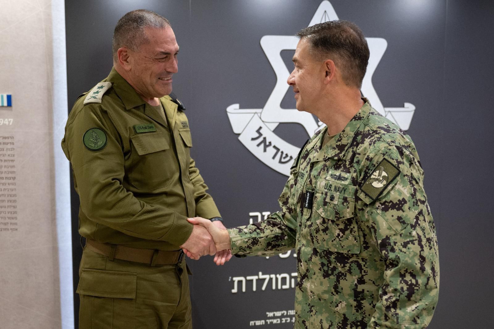 参谋长在会见中央司令部司令时表示：“恐怖轴心正在瓦解，我们将继续打击它，直至实现我们的目标。” ... ...