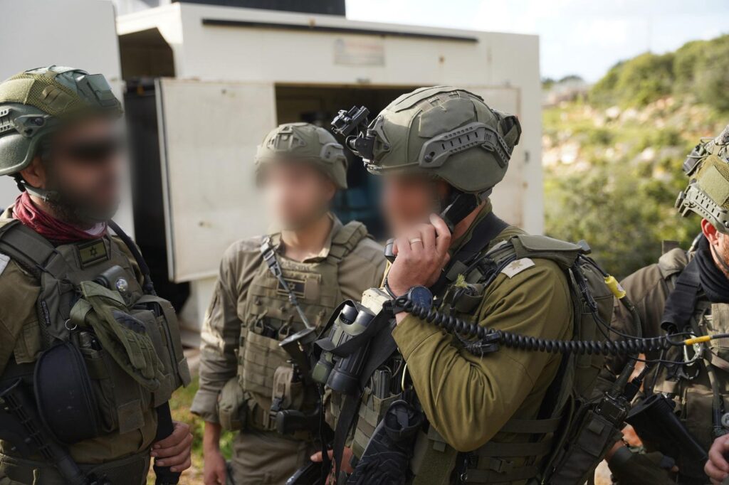 以色列国防军在黎巴嫩行动期间，发现真主党反坦克部队藏身于清真寺内。以军随即开火击毙恐怖分子并摧毁了该 ...