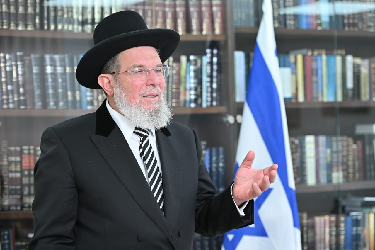 以色列首席拉比卡尔曼·梅尔·巴尔在国庆致辞中将当前困境比作分娩之痛，强调团结是战胜敌对威胁的核心力量 ...