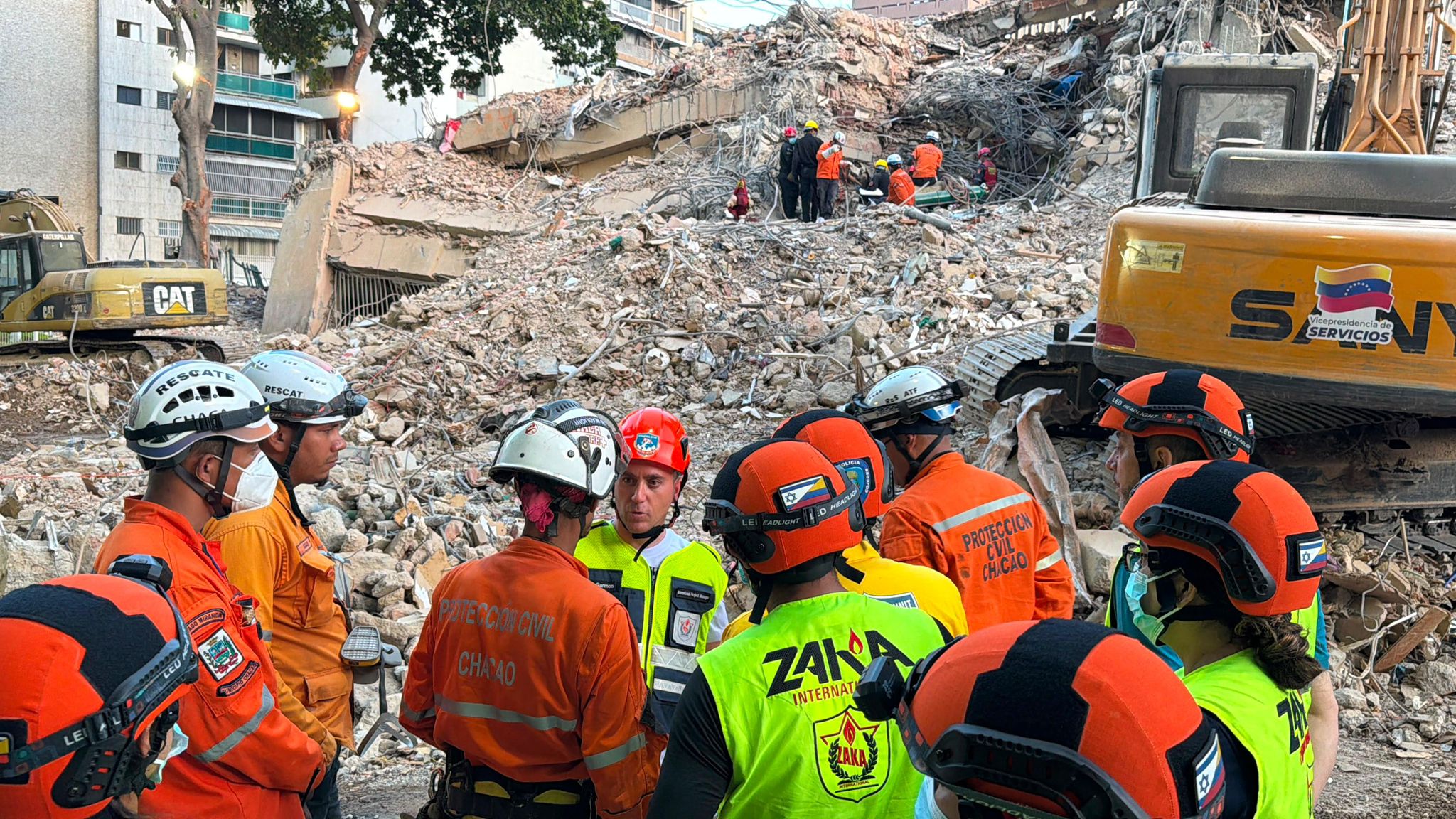委内瑞拉强震导致近3000人死亡、4万人失踪，以色列ZAKA国际救援队等正在当地搜救。 ... ... ...